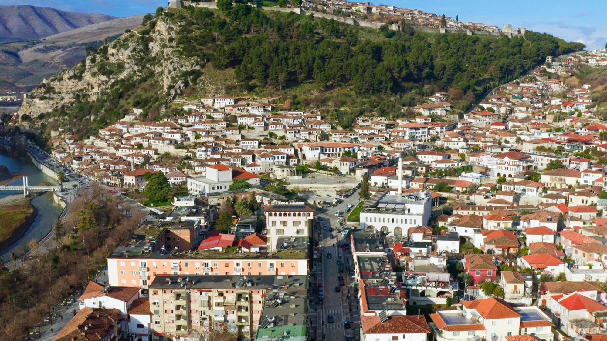 Merko Hotel Berat Buitenkant foto