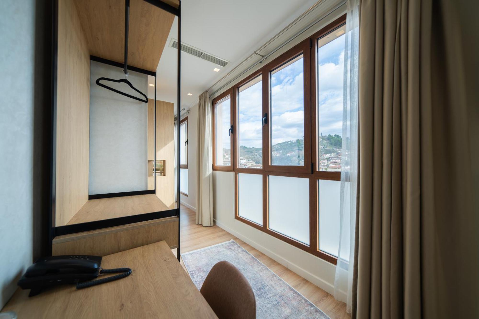 Merko Hotel Berat Buitenkant foto