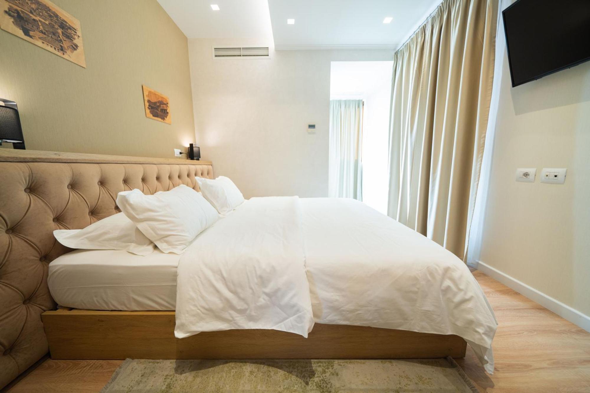 Merko Hotel Berat Buitenkant foto