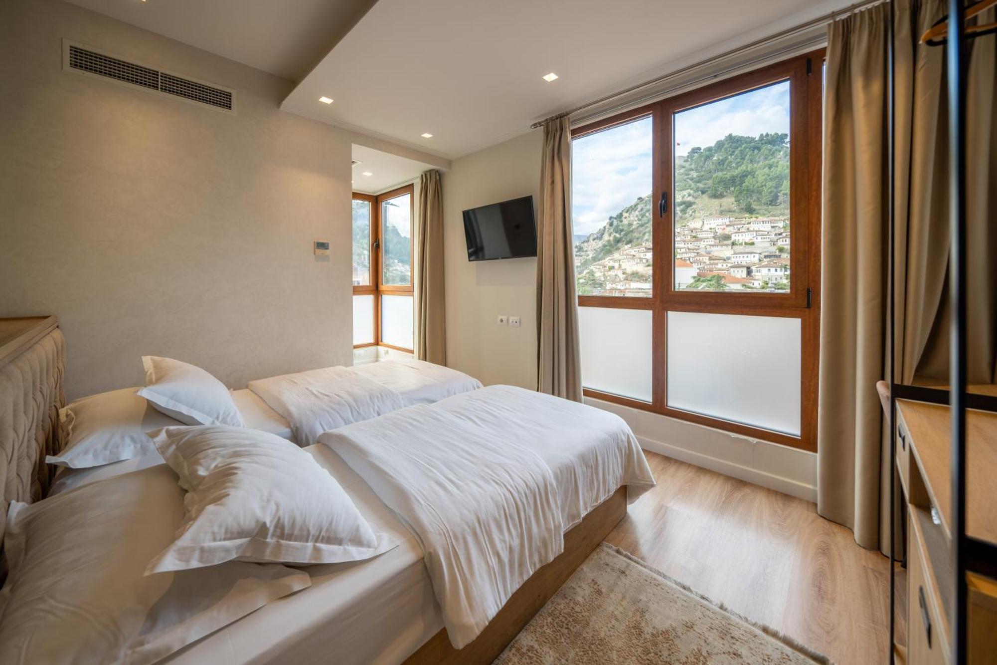 Merko Hotel Berat Buitenkant foto