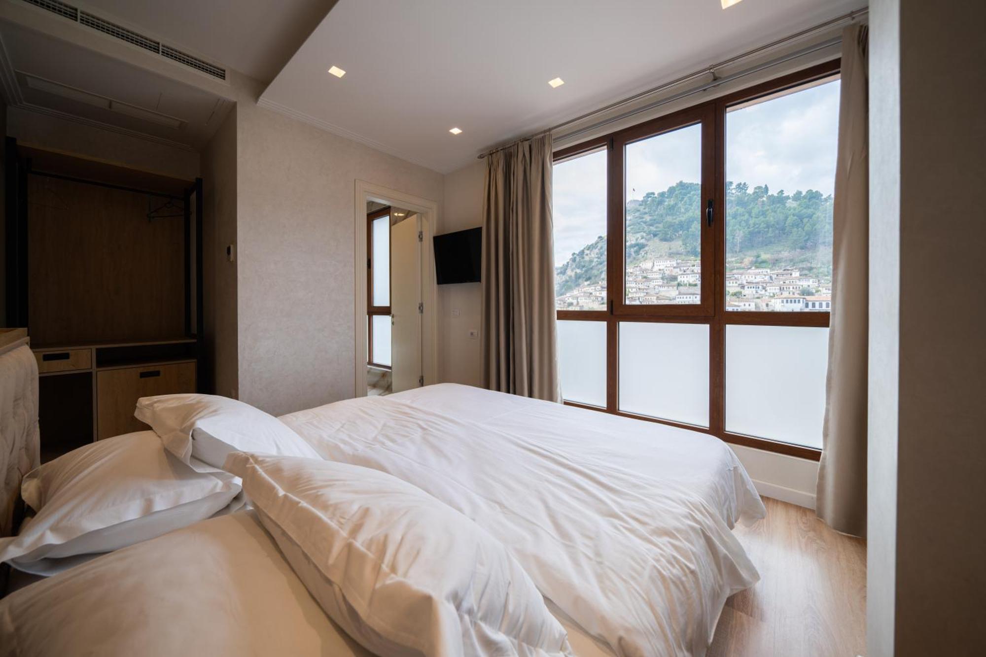 Merko Hotel Berat Buitenkant foto