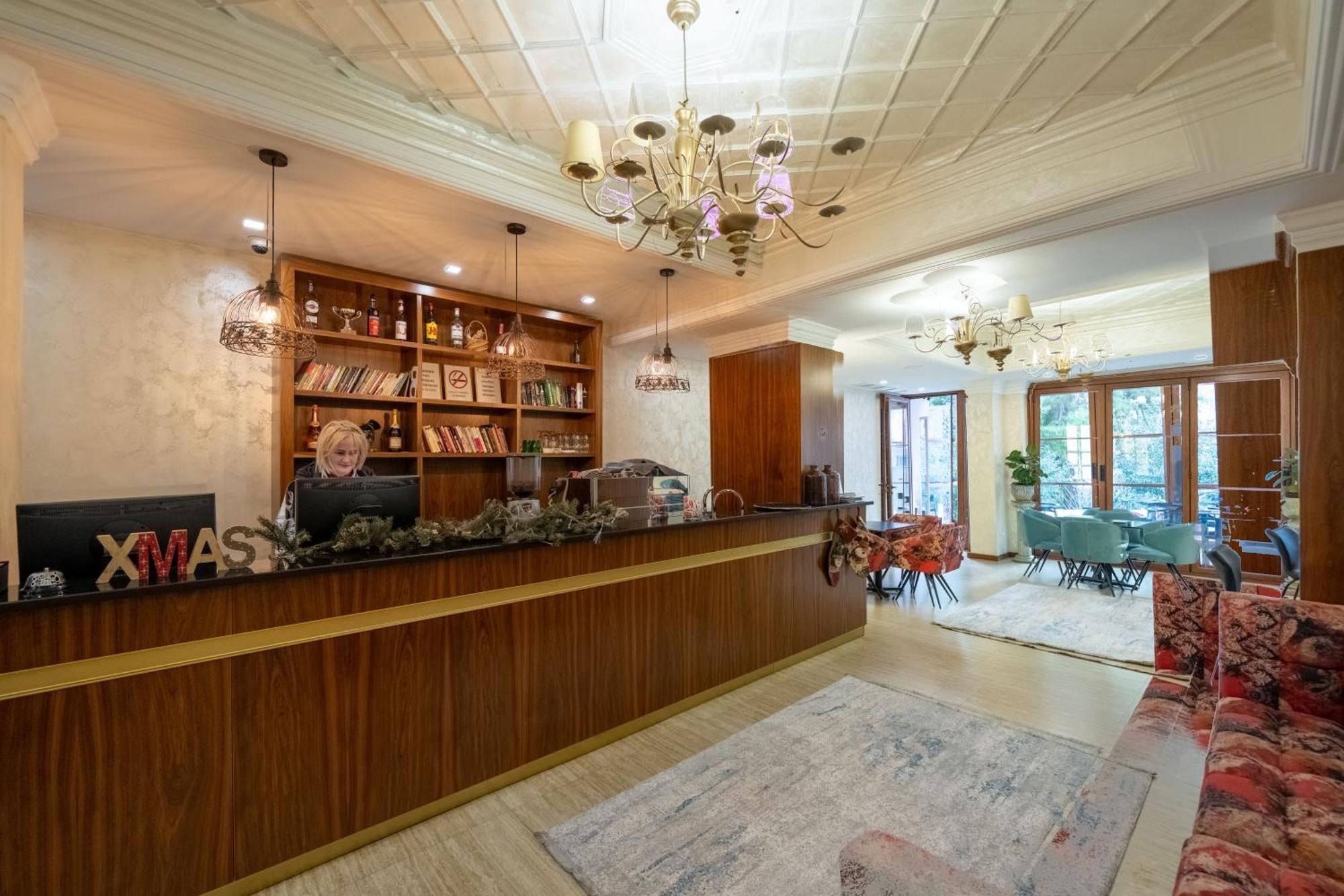 Merko Hotel Berat Buitenkant foto